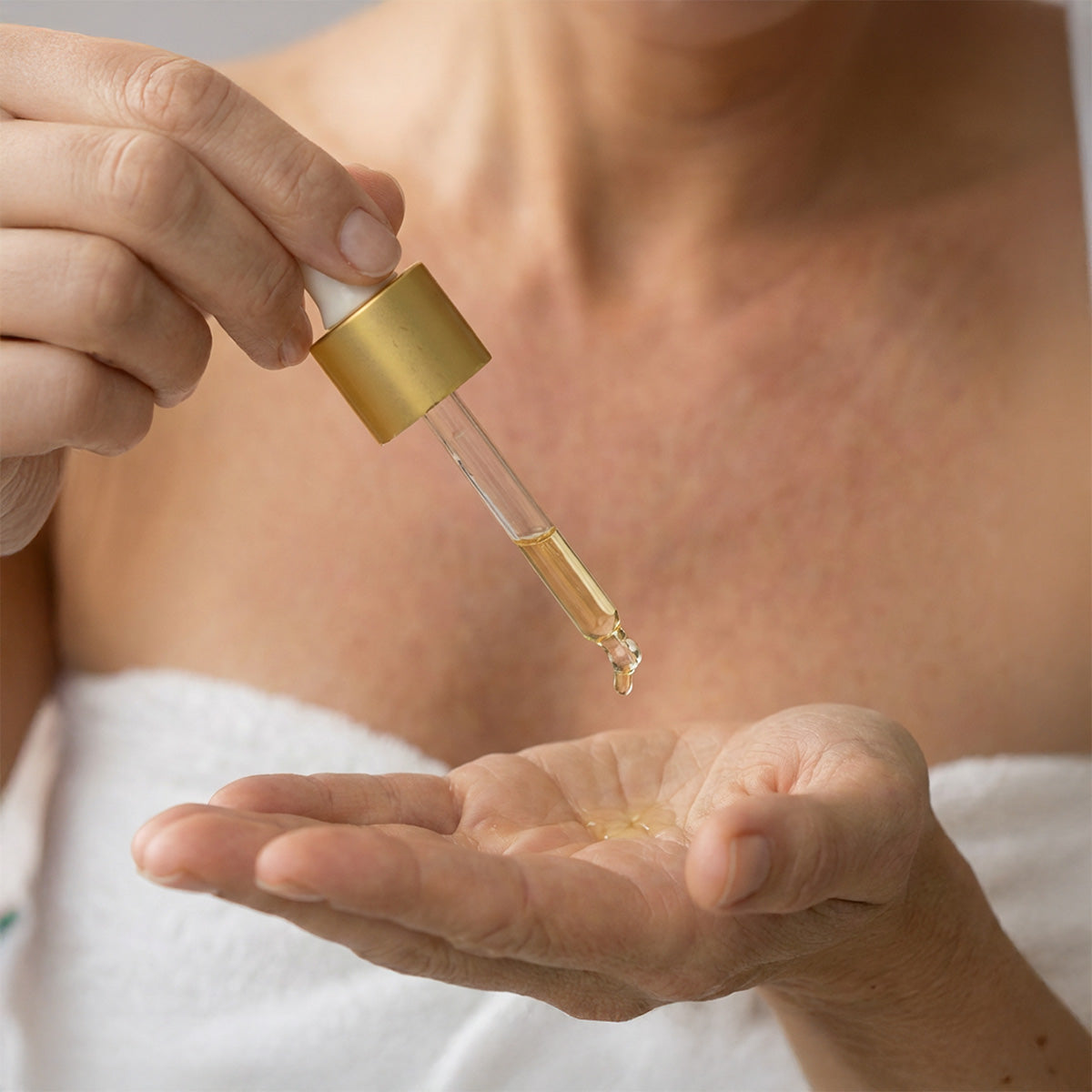 Moisturized hands with Cacay Oil